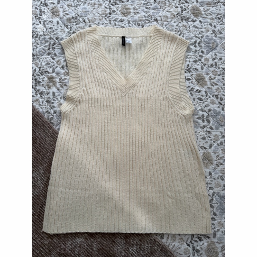 H&M V-Neck Sweater Vest - L - EUC!